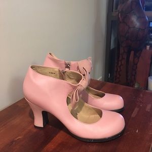 Size 8.5 leather shoes